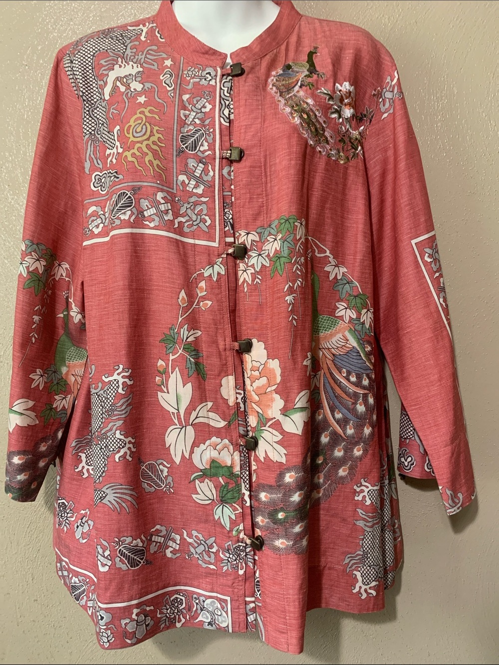 Citron 1X Silk Linen Coral Floral
Cream Top Embroidered Peacocks Back Pleat